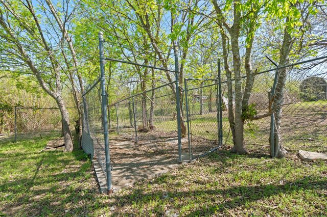 405 E Browning ST, Manor, TX 78653