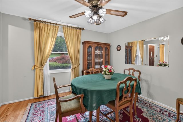 577 Arbor Ln, Pleasant Hills, PA 15236