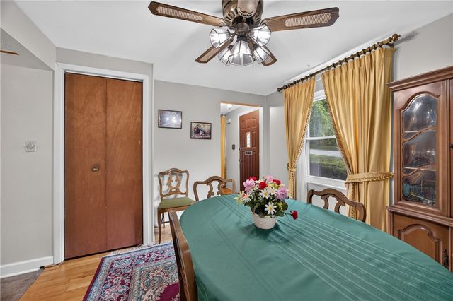 577 Arbor Ln, Pleasant Hills, PA 15236