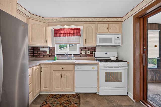 577 Arbor Ln, Pleasant Hills, PA 15236
