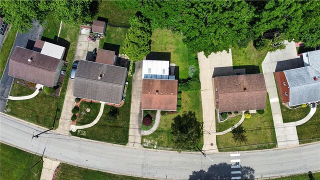 577 Arbor Ln, Pleasant Hills, PA 15236
