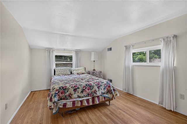 577 Arbor Ln, Pleasant Hills, PA 15236