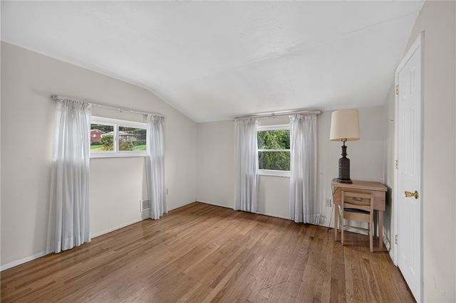 577 Arbor Ln, Pleasant Hills, PA 15236