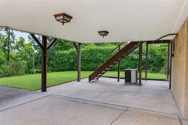 577 Arbor Ln, Pleasant Hills, PA 15236