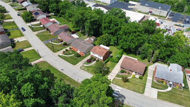 577 Arbor Ln, Pleasant Hills, PA 15236