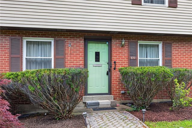 577 Arbor Ln, Pleasant Hills, PA 15236