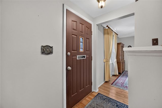 577 Arbor Ln, Pleasant Hills, PA 15236