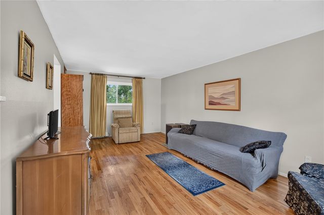 577 Arbor Ln, Pleasant Hills, PA 15236