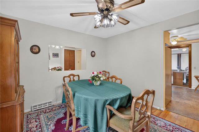 577 Arbor Ln, Pleasant Hills, PA 15236