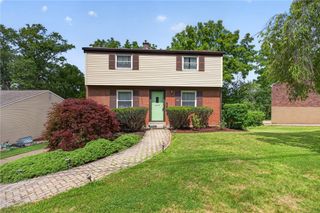 577 Arbor Ln, Pleasant Hills, PA 15236