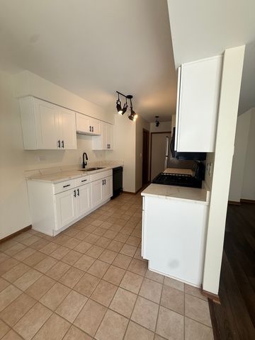 121 Spuhler Drive, Batavia, IL 60510