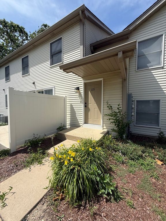 121 Spuhler Drive, Batavia, IL 60510