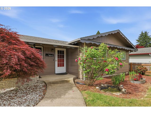 1082 DONDEA St, Springfield, OR 97478
