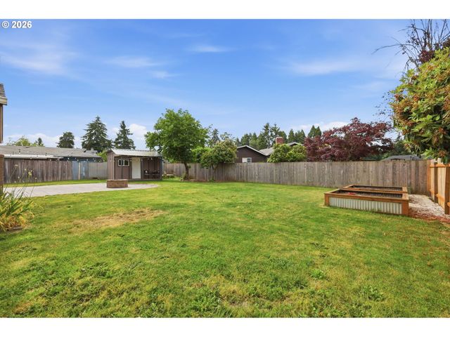 1082 DONDEA St, Springfield, OR 97478
