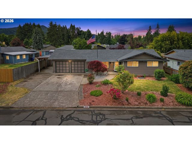 1082 DONDEA St, Springfield, OR 97478