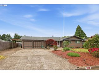1082 DONDEA St, Springfield, OR 97478
