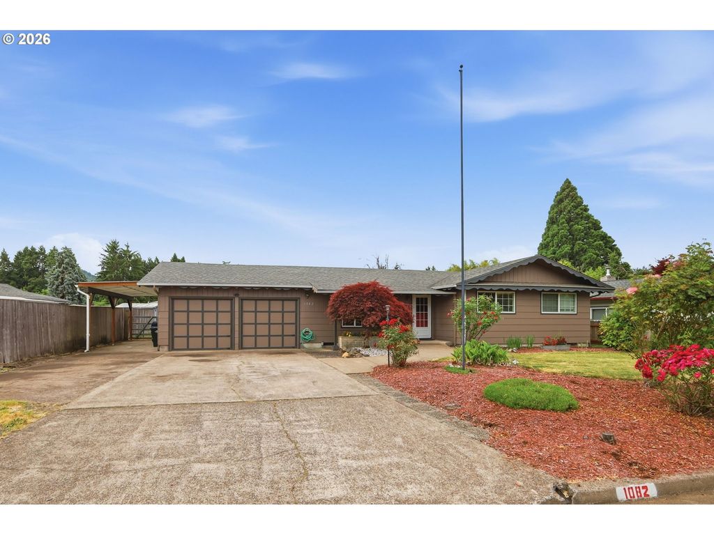 1082 DONDEA St, Springfield, OR 97478