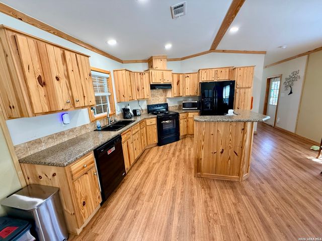 127 PRIVATE ROAD 1518, Bandera, TX 78003