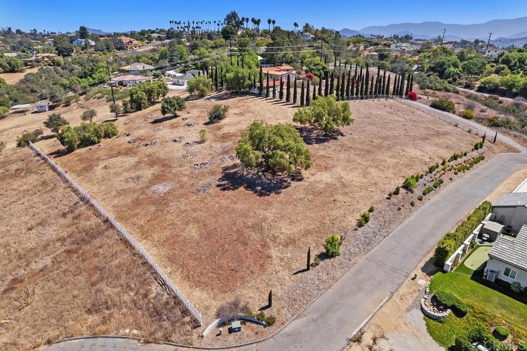 Linda Vista Terrace, Fallbrook, CA 92028 — exterior