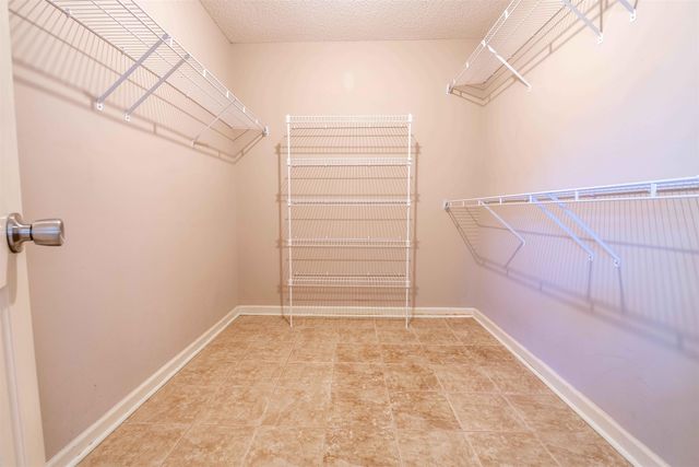 261 WALNUT LEAF DR, Memphis, TN 38018