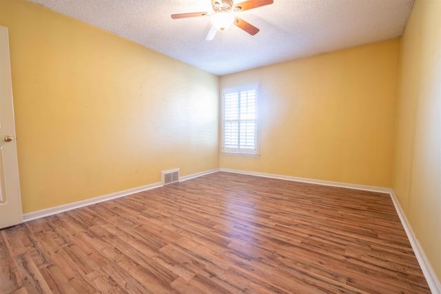 261 WALNUT LEAF DR, Memphis, TN 38018