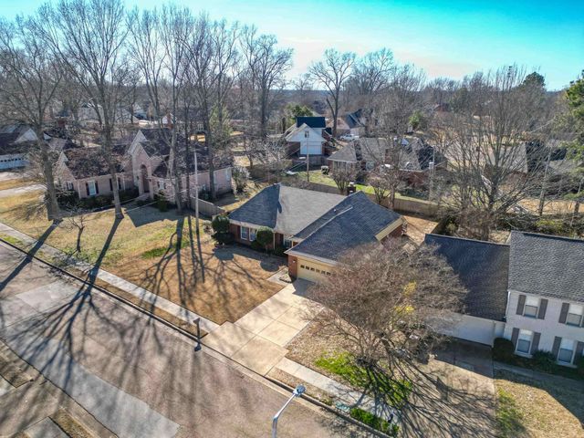 261 WALNUT LEAF DR, Memphis, TN 38018