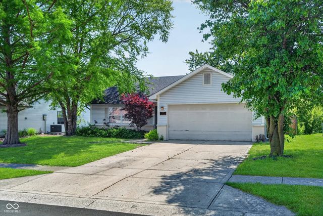 27 Lake Drive S, Brownsburg, IN 46112