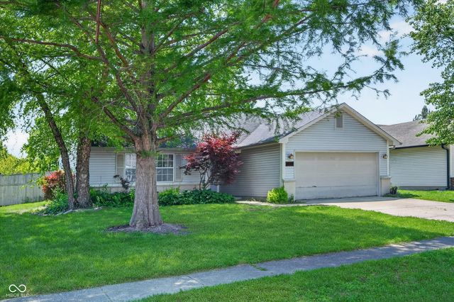 27 Lake Drive S, Brownsburg, IN 46112