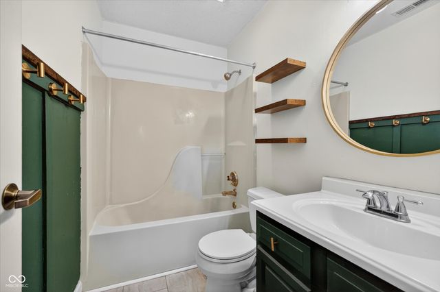 27 Lake Drive S, Brownsburg, IN 46112