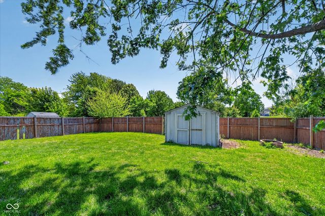 27 Lake Drive S, Brownsburg, IN 46112
