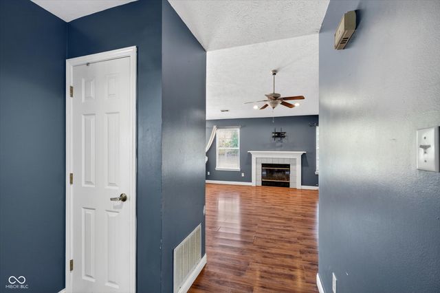 27 Lake Drive S, Brownsburg, IN 46112