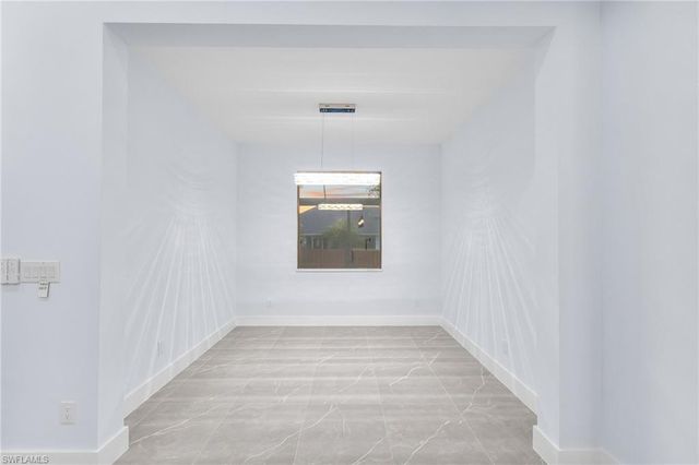 142 SW 33rd PL, Cape Coral, FL 33991