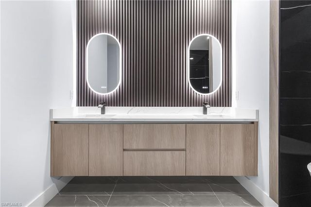 142 SW 33rd PL, Cape Coral, FL 33991