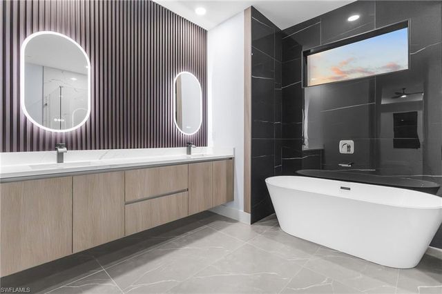 142 SW 33rd PL, Cape Coral, FL 33991