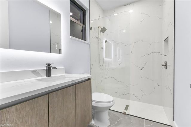 142 SW 33rd PL, Cape Coral, FL 33991