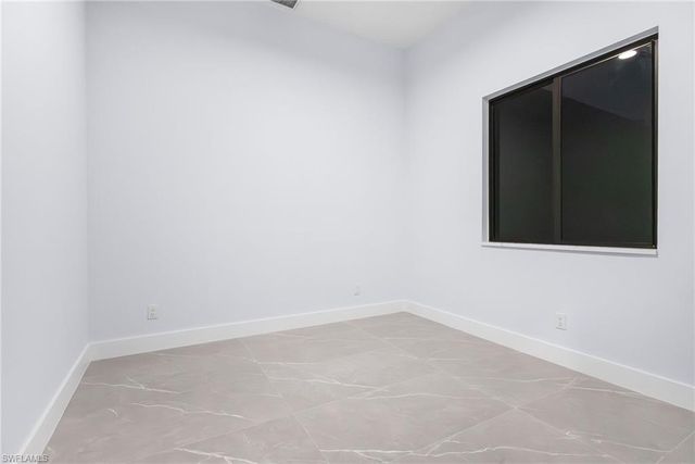 142 SW 33rd PL, Cape Coral, FL 33991