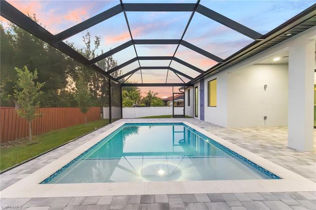 142 SW 33rd PL, Cape Coral, FL 33991