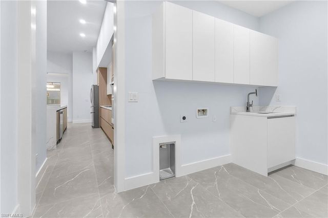 142 SW 33rd PL, Cape Coral, FL 33991