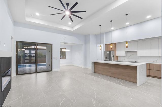 142 SW 33rd PL, Cape Coral, FL 33991