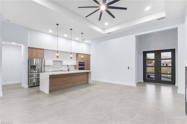 142 SW 33rd PL, Cape Coral, FL 33991