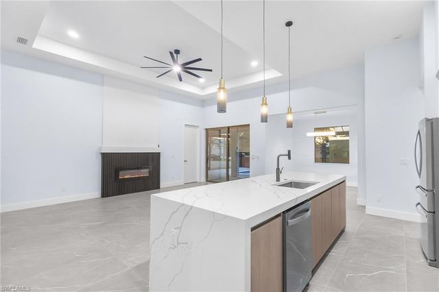 142 SW 33rd PL, Cape Coral, FL 33991