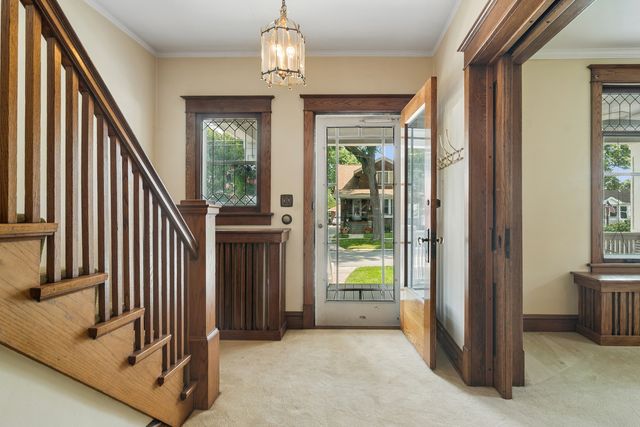 208 N Benton Street, Palatine, IL 60067