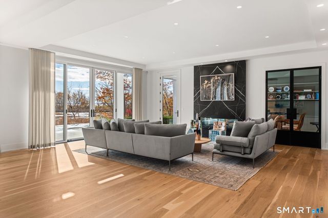 19 Beachside Common, Westport, CT 06880