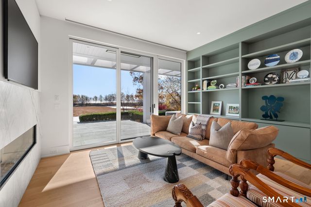 19 Beachside Common, Westport, CT 06880