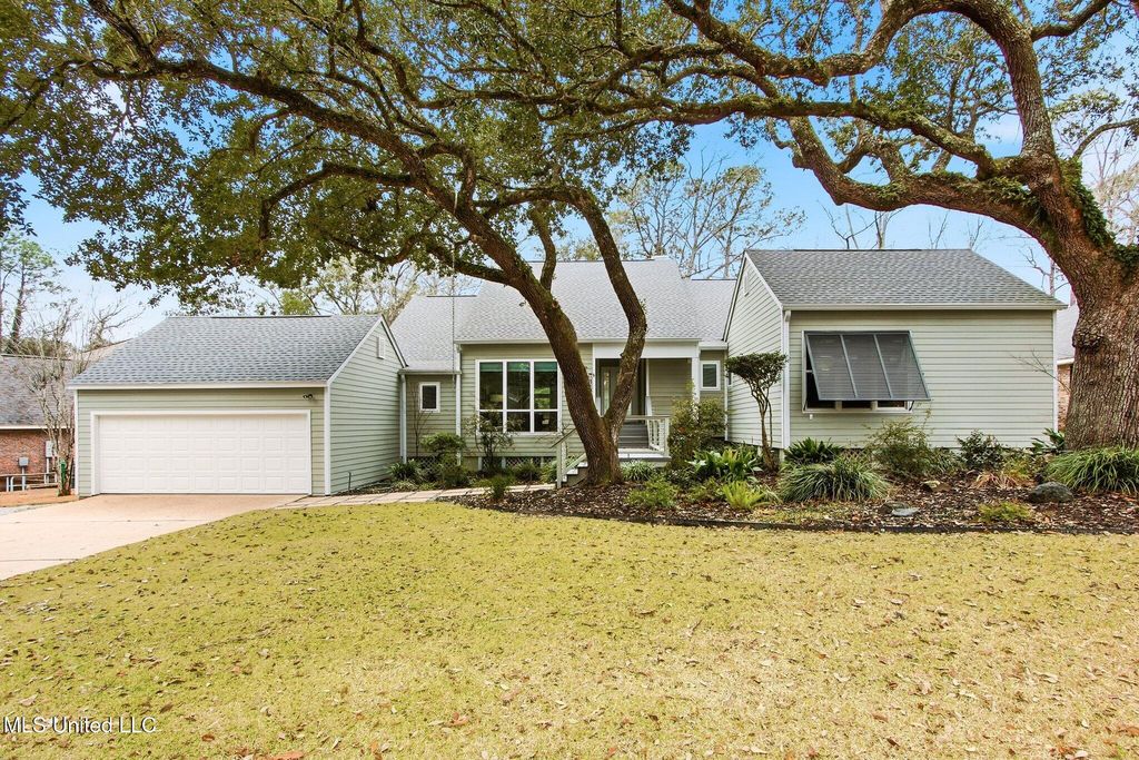 7928 Hapuna Place, Diamondhead, MS 39525