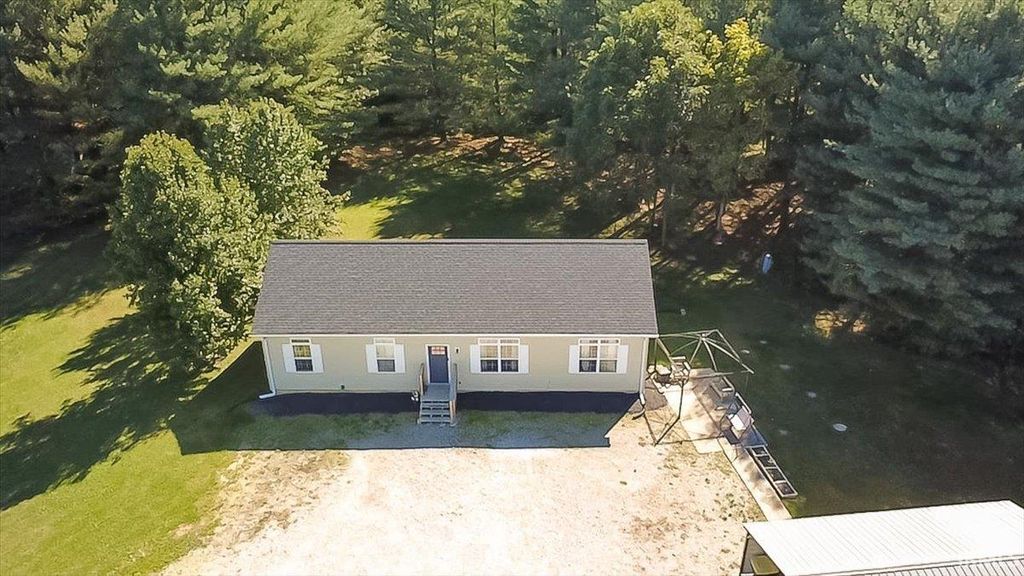 7021 W Alfred Lane, Ellettsville, IN 47429