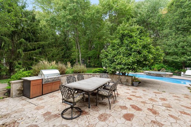 2974 Creekwood Estates Drive, Blacklick, OH 43004