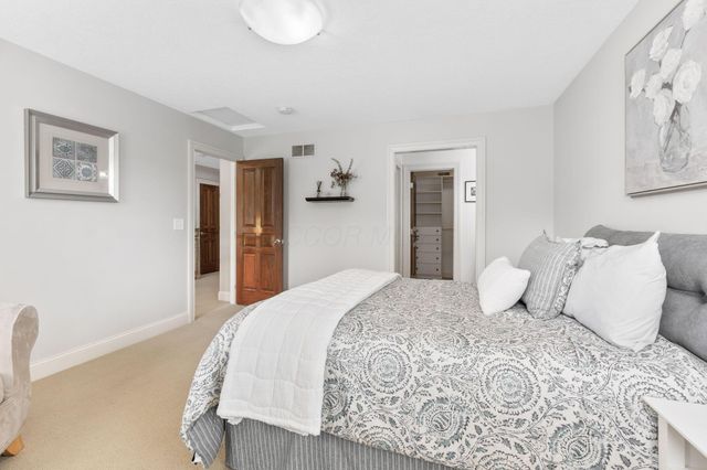 2974 Creekwood Estates Drive, Blacklick, OH 43004