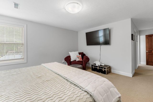 2974 Creekwood Estates Drive, Blacklick, OH 43004