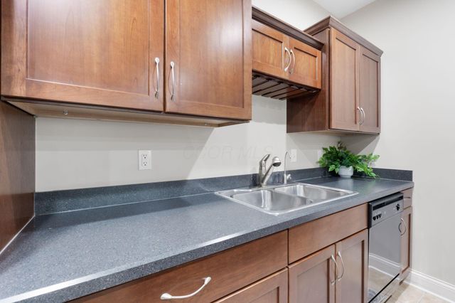 2974 Creekwood Estates Drive, Blacklick, OH 43004